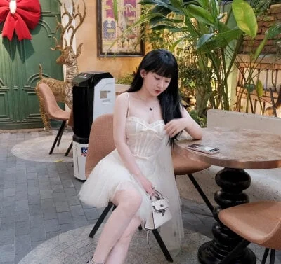 MintShow18 Stripchat Model